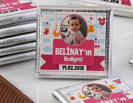 Kız%20Bebek%20Dökme%20Çikolata%20-%20Fotoğraflı,%20Oyuncaklı