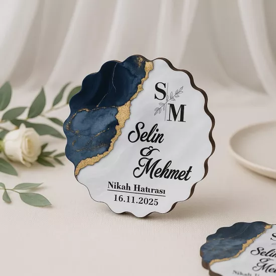 Epoksi-Mermer Ahşap Papatya Magnet Lacivert – İsim/Tarih UV Baskılı Nikah Hediyeliği | Mevlid Hediyesi