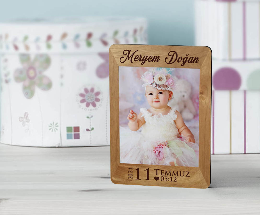 UV Baskılı Ahşap Kız Bebek Magnet - Fotoğraflı